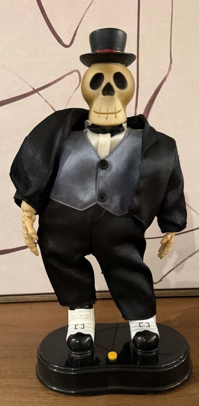 Gemmy Dancing Skeleton Tuxedo Top Hat Halloween Figure